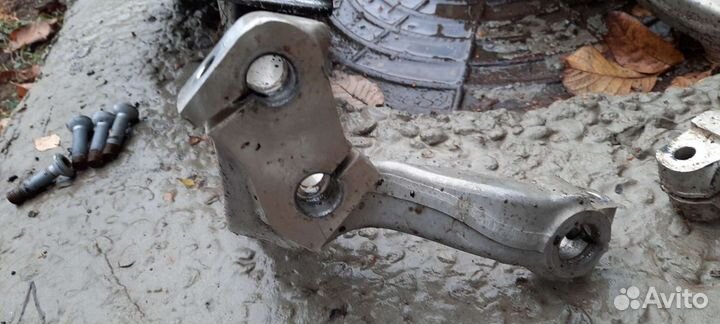 Кулак поворотный audi A8 D3