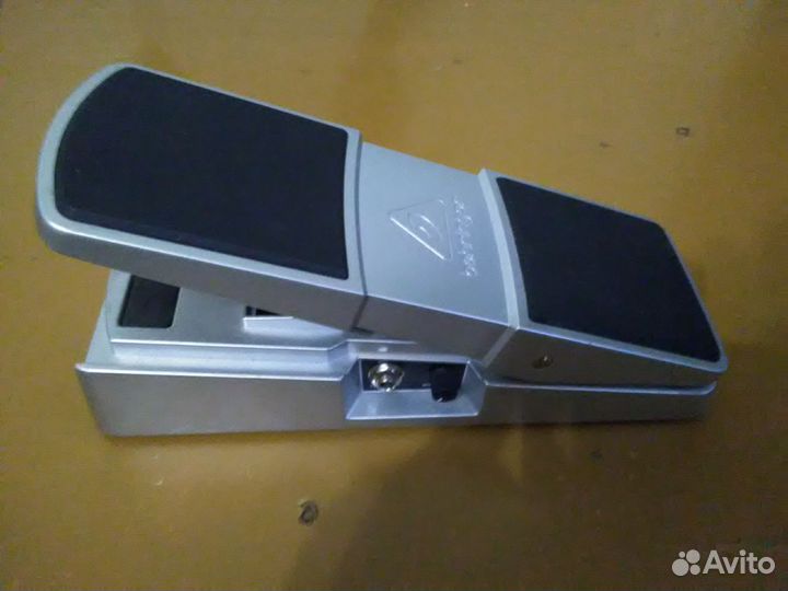 Педаль Behringer Fc600