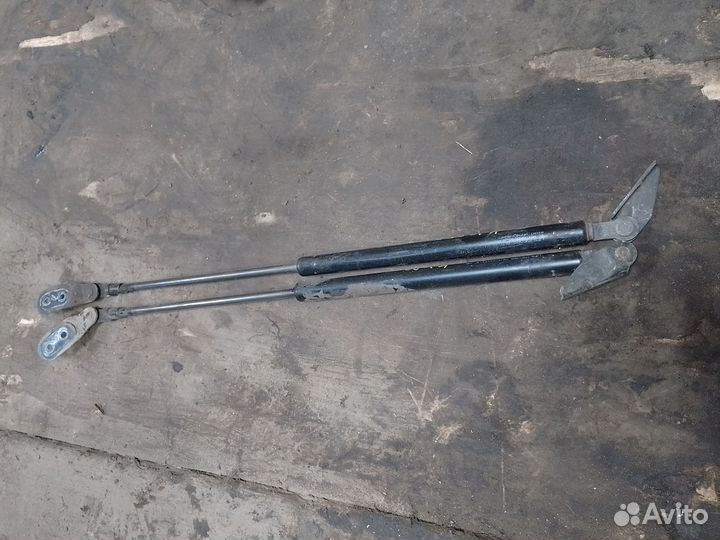 Амортизаторы двери багажника Kia Clarus 2 универса