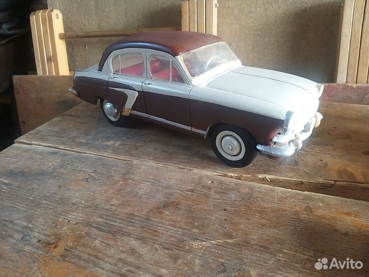 Модель Волга Газ 21 дерево