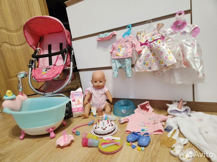 Кукла baby born с одеждой, коляской и ванночкой