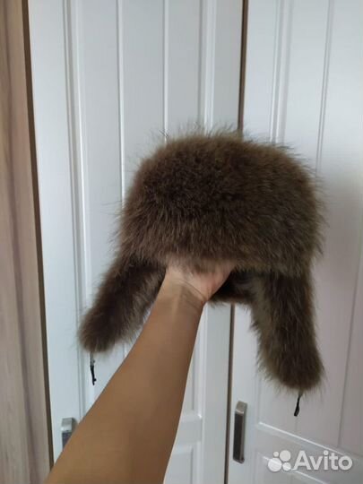 Мужская шапка из меха енота