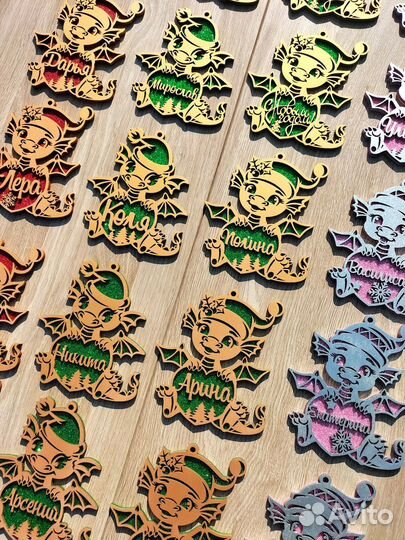 Новогодние игрушки, драконы, елочные игрушки