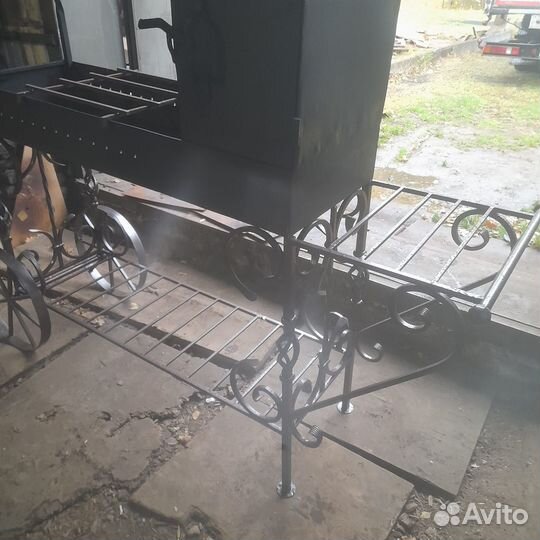 Кованый мангал с крышей и печкой