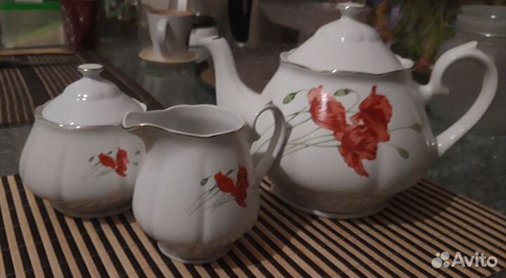 Чайник и сахарница