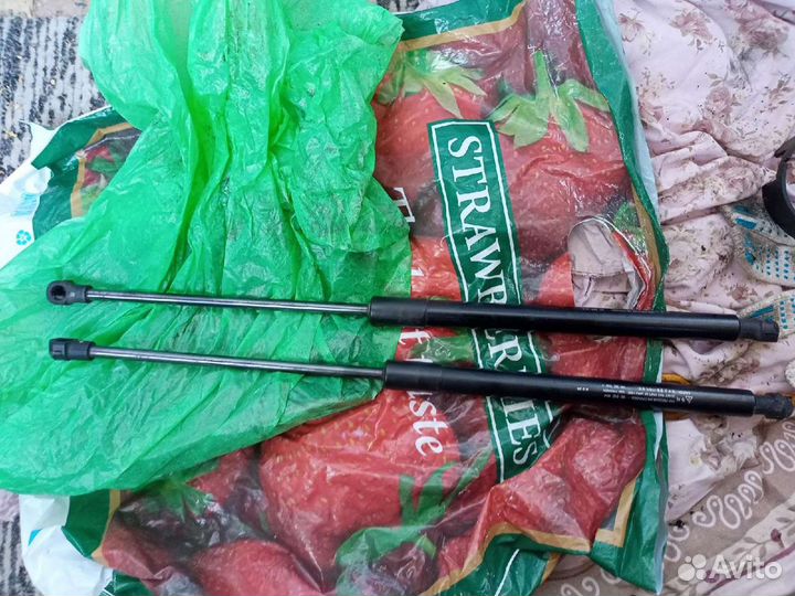 Амортизаторы крышки багажника