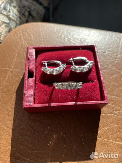 Серебряные серьги и кольцо (комплект )