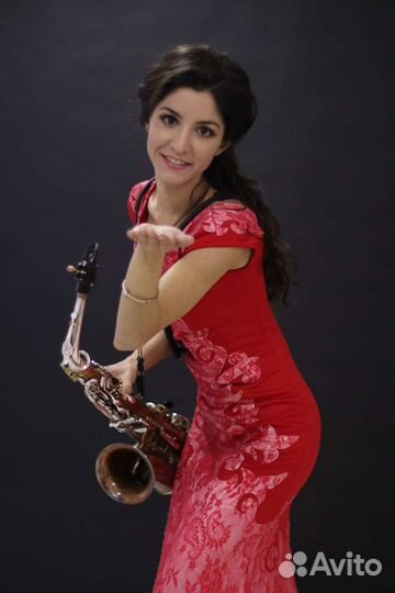 Музыкант Саксофонист на праздник