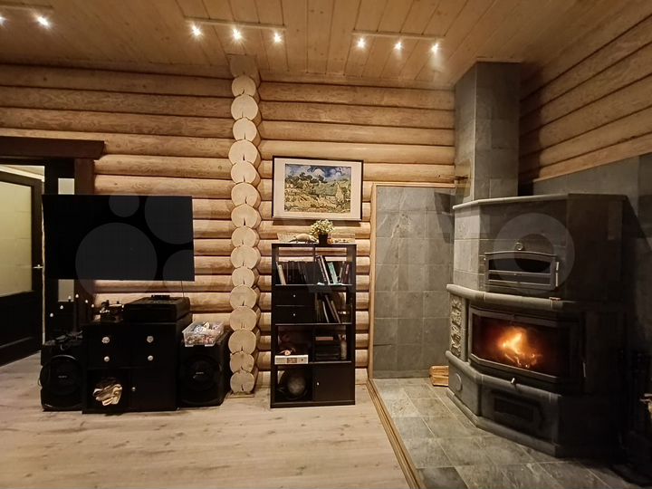 Дом 200 м² на участке 11 сот.