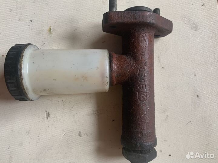 Разные запчасти на Москвич 402, 403, 407