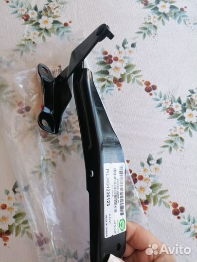 Крепление (петли) на капот