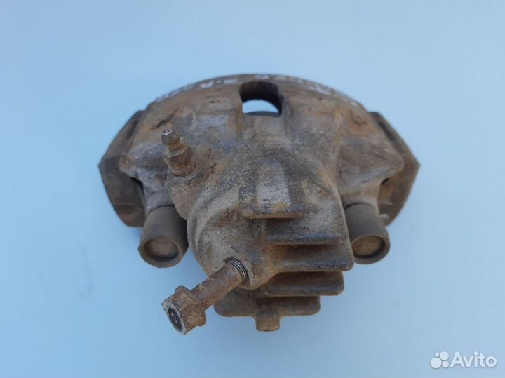 Суппорт передний левый Ford Mondeo 1