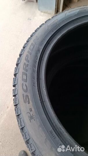 Pirelli Ice Zero 2 255/45 R20