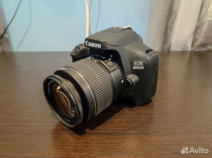 Фотоаппарат Canon EOS 4000D Kit со штативом