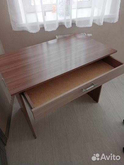 Письменный стол