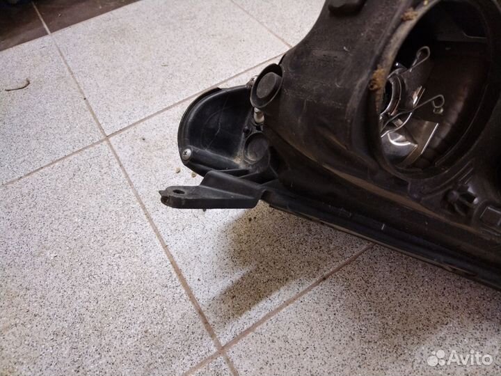 Фара правая Toyota RAV-4