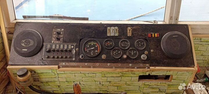 Катер килевой, с двигателем мтз 80