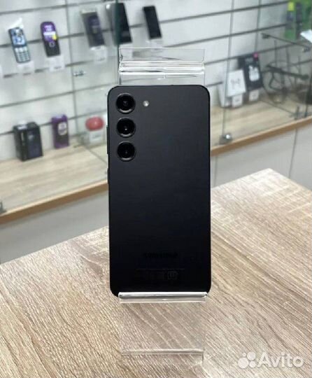 Samsung Galaxy S23, 8/256 ГБ