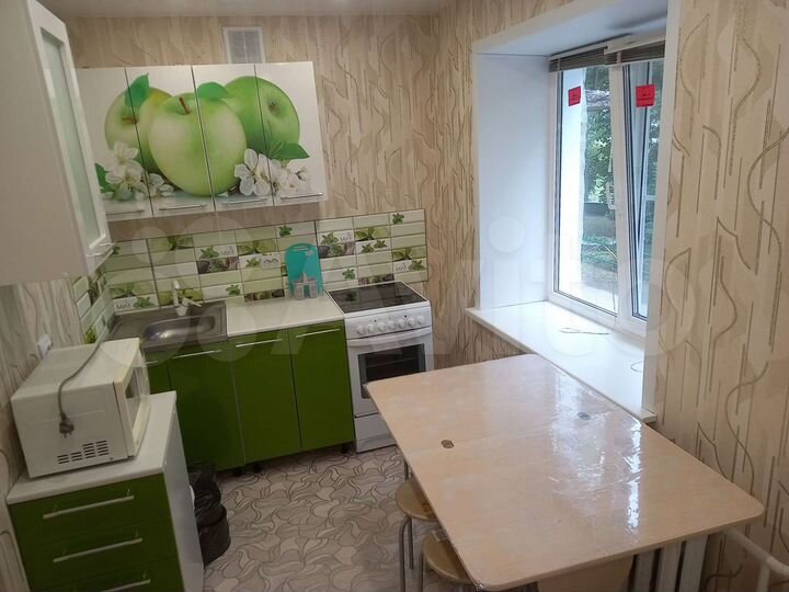 2-к. квартира, 42 м², 1/4 эт.