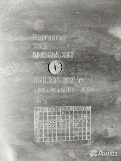 Защита днища кузова правая Volkswagen Tiguan cawb