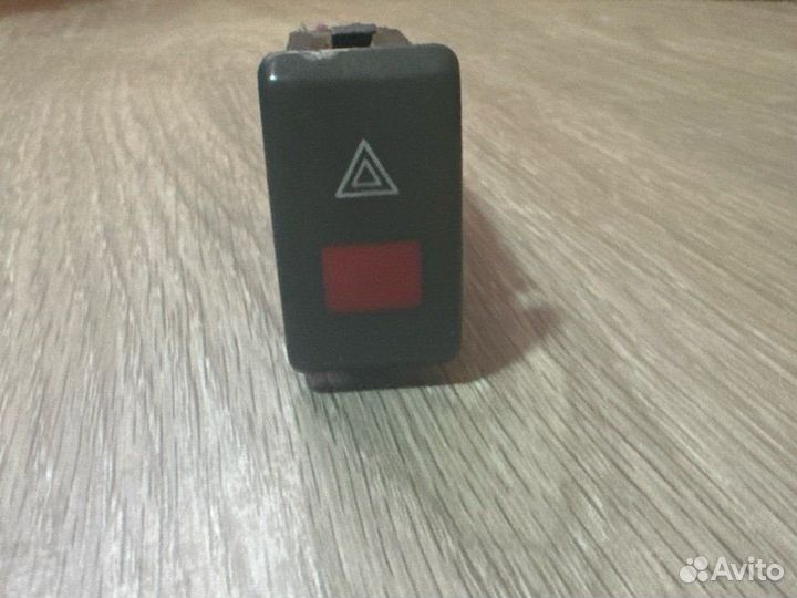 Кнопка аварийной сигнализации Skoda Octavia A4 AGU