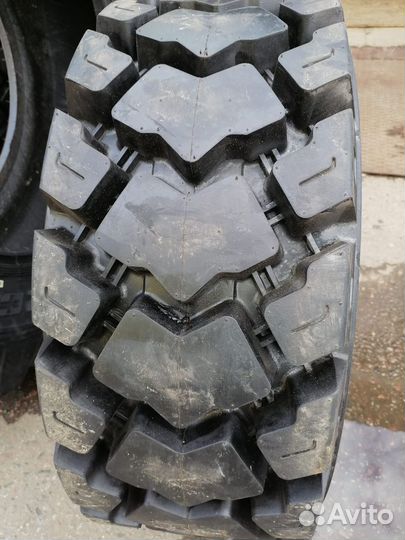 Шина 12 16.5 Hulk усиленные для пoгрузчика Bobсаt