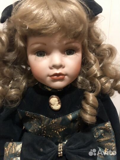 Кукла фарфоровая коллекционная