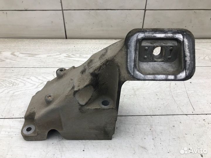 Кронштейн двигателя правый Land Rover Range Rover