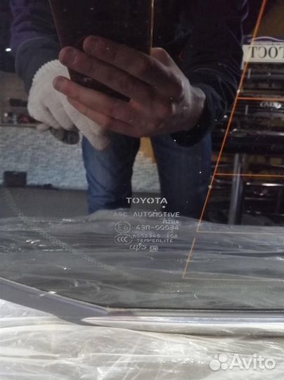 Стекло кузовное глухое правое toyota Land Cruise