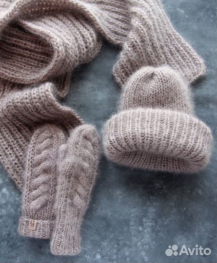 Шапочки и наборы из мохера ручной вязки