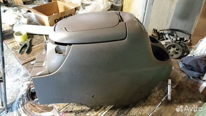 Подлокотник Toyota Sequoia UCK45 2UZ-FE 2005