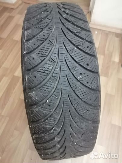 Goodyear UltraGrip Extreme 215/65 R16 98T