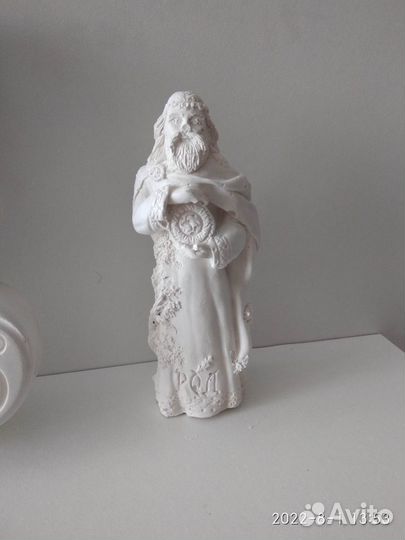 Фигурка домового и бога Род