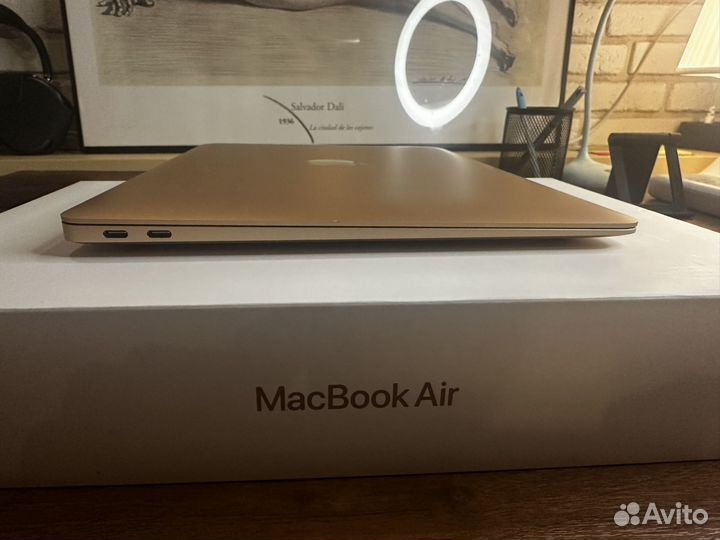 MacBook Air 13 2020 М1 8Gb/256SSD/80ц