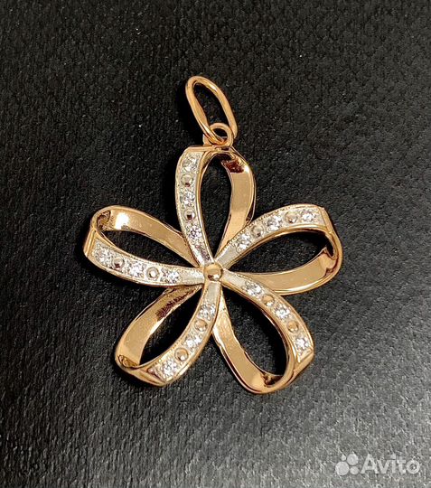 Золотая подвеска с фианитами