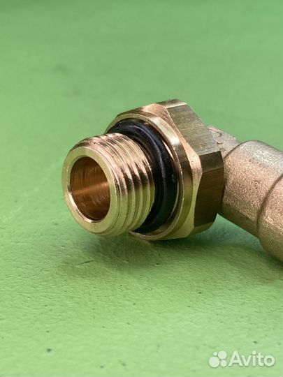 Штуцер угловой М16x1,5/8 95028M16