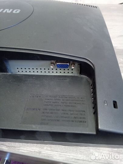 Монитор Samsung 16