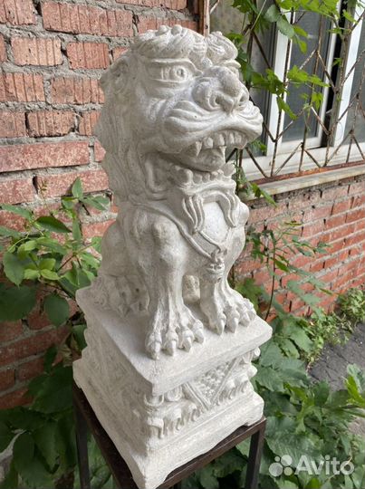Скульптура «Белый лев»