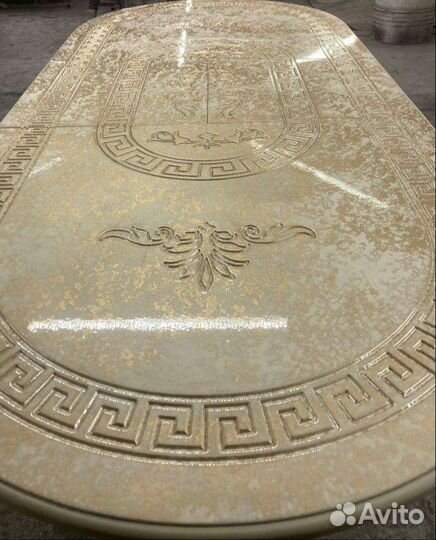 Стол и стулья