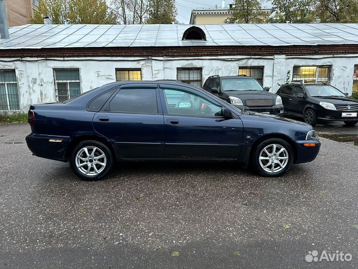 Volvo S40 1.8 МТ, 2003, битый, 360 000 км
