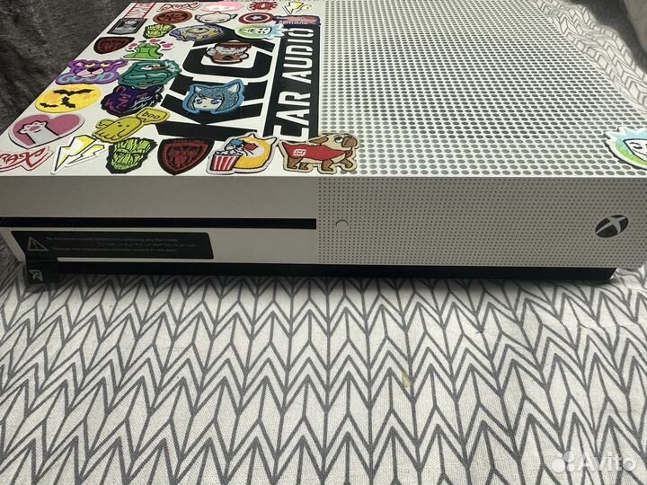 Xbox One s 2 геймпада 1tb