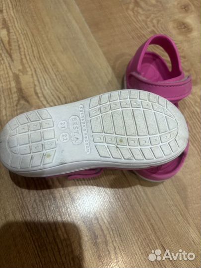 Босоножки для девочки crocs 22р