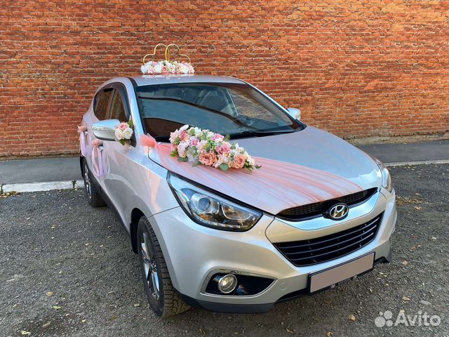 Свадебное украшение на машину пудровое