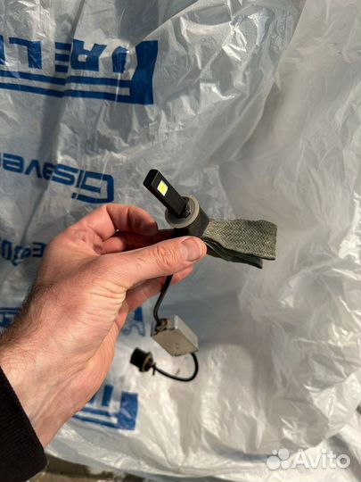 Светодиодная лампа с гибким кулером