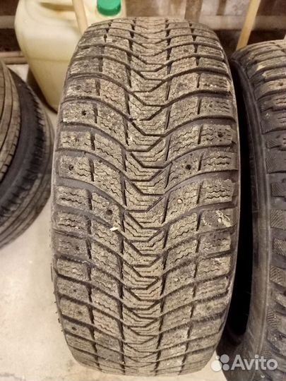 Michelin X-Ice North 3 215/55 R17 94