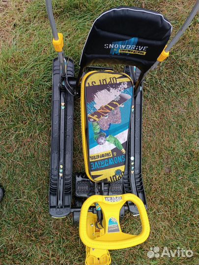 Снегокат с ручкой и колесами