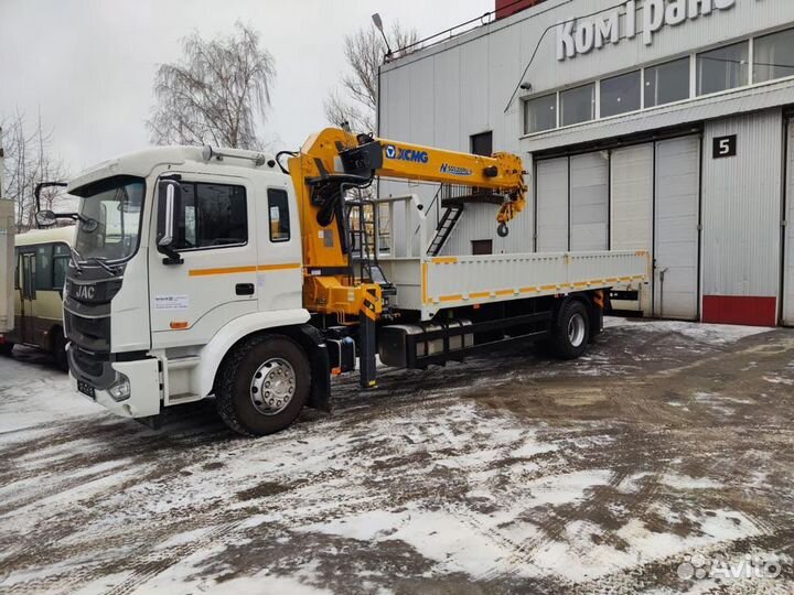 Водитель на манипуляторе