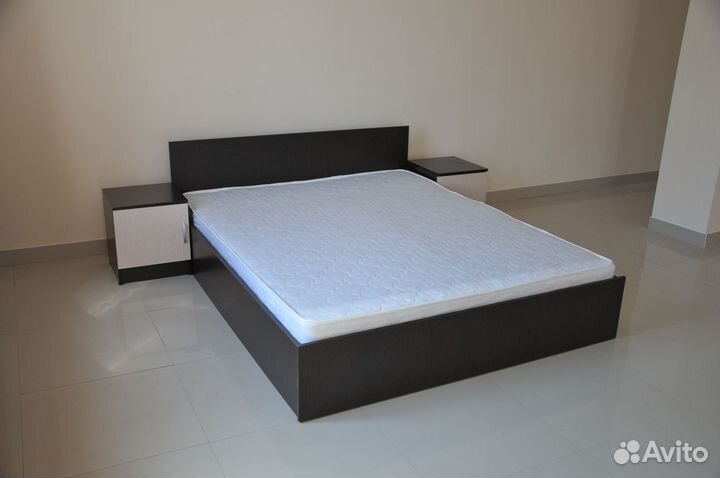 Кровать с матрасом