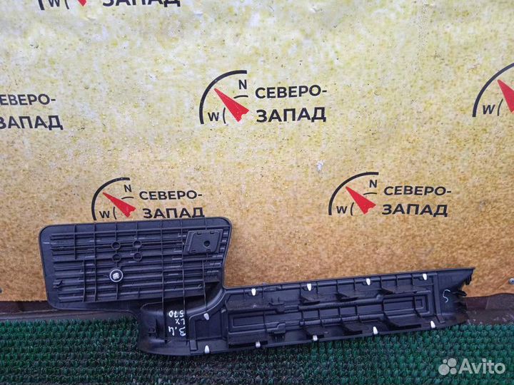 Накладка на порог салона задняя левая Lexus Lx570