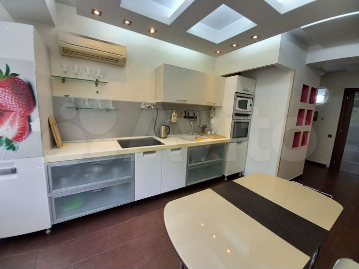 3-к. квартира, 80 м², 3/10 эт.